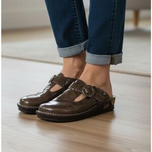 Alegria Green patent leather slip ons 37